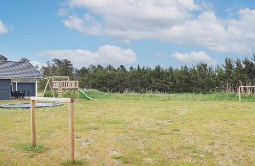 Bratten Strand Casa | 22 person holiday home in Jerup