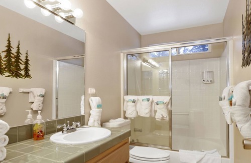 Castle Glen Estates Cabina | 2220-castle Glen Gem 3 Bedroom Home by Redawning