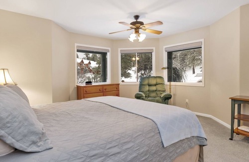 Castle Glen Estates Cabina | 2220-castle Glen Gem 3 Bedroom Home by Redawning