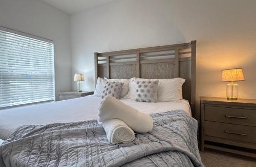 Venetian Bay Villages Casa | 2222-3-SV-Charming condo