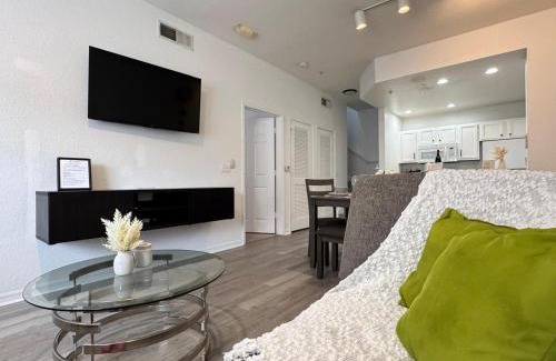 Venetian Bay Villages Casa | 2222-3-SV-Charming condo