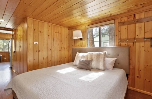 Fawnskin Cabina | 2259-fawnskin Pines 2 Bedroom Cabin by RedAwning