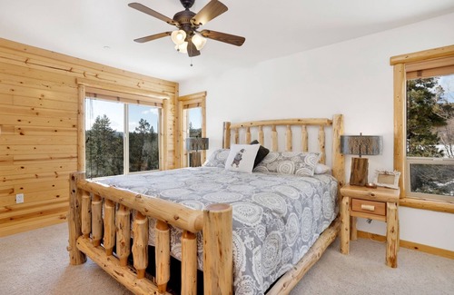 Fawnskin Cabina | 2261-cozy Lakeview Hideaway 4 Bedroom Chalet by RedAwning
