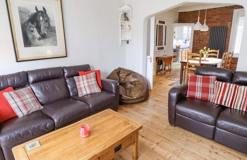 Grantham Casa | 23 BRIDGE END ROAD, pet friendly, with open fire in Grantham