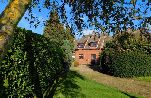 Southrepps Cabaña | 23 Chapel Street - This lovely link-detached house is set in the heart of the countryside village o