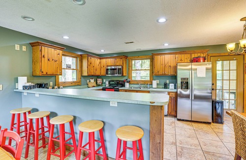 Blissfield Casa | 23 Mi to Mohican SP: Group-Ready Lodge w/Hot Tub