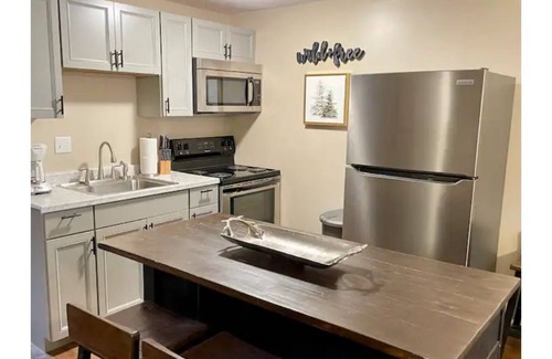 Snowshoe Condominio | 23 Mountain Crest, Snowshoe, WV - Country Chic