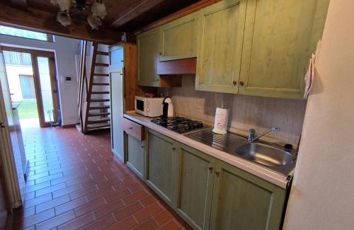 Castel del Piano Apartamento | 23 Mountain Views & Poolside Bliss Wi-Fi and Parking Free!