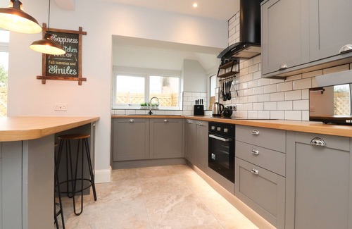Thornton-Cleveleys Cabaña | 23 RYDEN AVENUE, pet friendly, country holiday cottage in Cleveleys