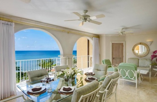 Little Battaleys Casa | 2300 sq. ft. One-Bedroom Luxury Beachfront Suite on the West Coast
