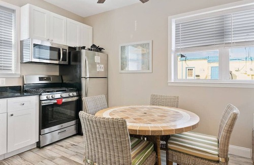 Brigantine Condominio | 231 33rd st, Unit C (back lower) · Surfer's Hideway ★ Parking ★ Near Lighthouse