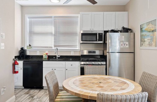 Brigantine Condominio | 231 33rd st, Unit C (back lower) · Surfer's Hideway ★ Parking ★ Near Lighthouse