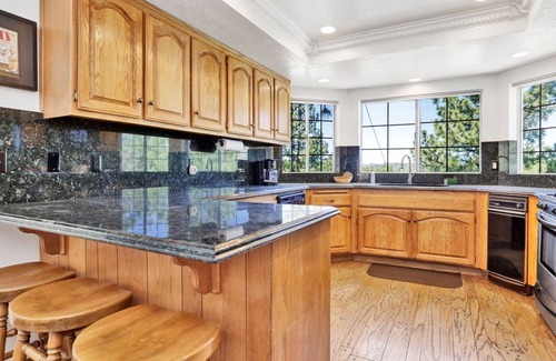 Big Bear Cabina | 2328-chateau De Big Bear 5 Bedroom Chalet by RedAwning