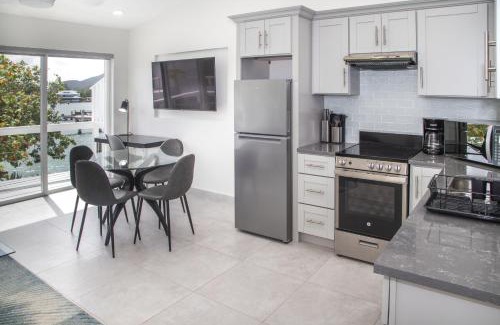 Jolly Harbour Apartamento | 232A Upper Level, South Finger Jolly Harbour