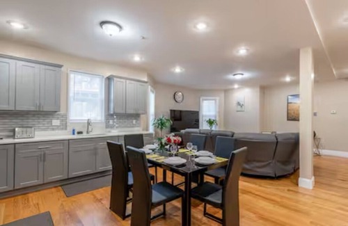 Dudley - Brunswick King Apartamento | 233/1 - 4BR Comfortable Apt near Franklin Park Zoo