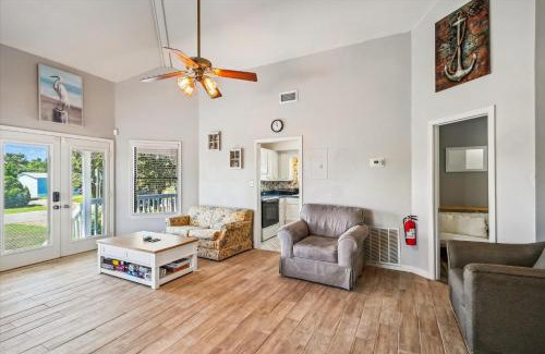 North Lagoon Oaks Casa | 2340 Grand Oaks Ln home
