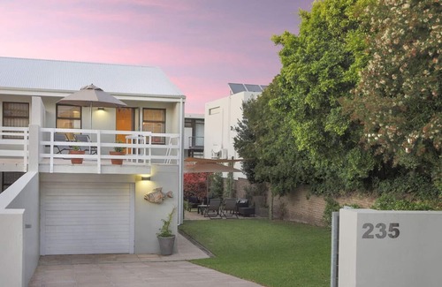 Voelklip Casa | 235 on Tenth - pet friendly near Grotto beach