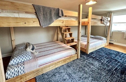 Edwardsburg Casa | 23822 S Shore Dr - Cascade Cove · Eagle Lake Front Sleeps 14, 28 min to Notre Da