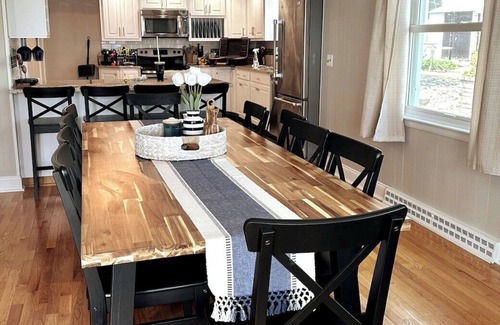 Edwardsburg Casa | 23822 S Shore Dr - Cascade Cove · Eagle Lake Front Sleeps 14, 28 min to Notre Da