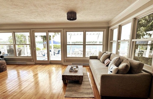 Edwardsburg Casa | 23822 S Shore Dr - Cascade Cove · Eagle Lake Front Sleeps 14, 28 min to Notre Da
