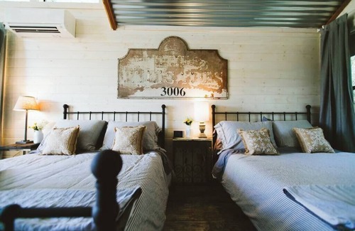 Dripping Springs Cabina | 23Acre Hill Country Retreat: Sleeps 80+|Pool |YOGA