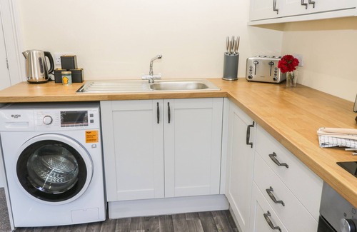 Whitby Cabaña | 24 BAXTERGATE, family friendly, character holiday cottage in Whitby