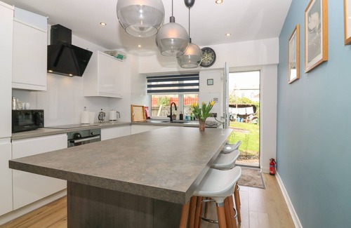 Banff Cabaña | 24 BRIDGE STREET, pet friendly, with a garden in Banff