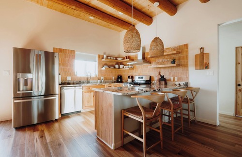 El Prado Casa | '24 Build, Views, TaosBoho, HotTub, Kiva, GameRoom