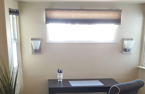 Tucson Casa | Master suite con 1/2 baño. Den / oficina. en Voyager Park