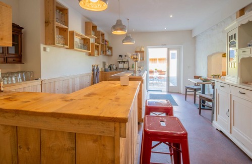 Juenkerath Casa | 24 Personen Haus mit 8 Schlafzimmern
