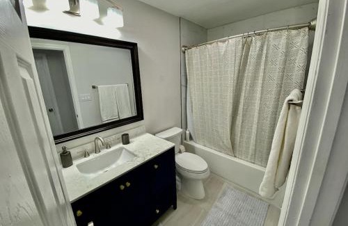 Gainesville Casa | 2400 heated sqft Centrally located majestic house with king beds