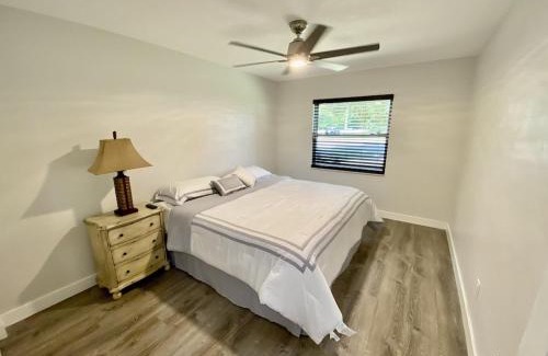 Gainesville Casa | 2400 heated sqft Centrally located majestic house with king beds
