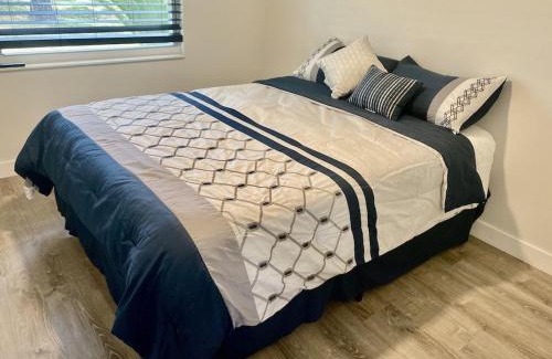 Gainesville Casa | 2400 heated sqft Centrally located majestic house with king beds