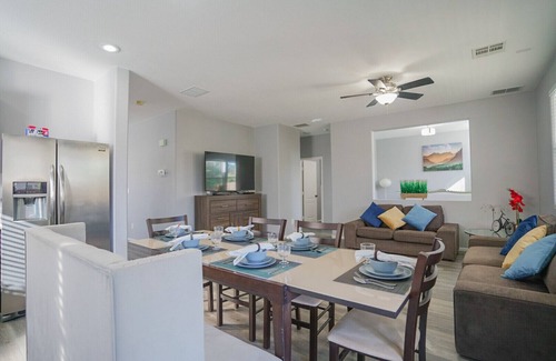 North Las Vegas Casa | 🎁2400sf🏠4BR/3BR🛀6beds🛌,15min Downtown/Strip,Home Theater,Games,BBQ and moree!