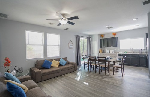 North Las Vegas Casa | 2400SqFt House 6beds 3bath Pool table BBQ