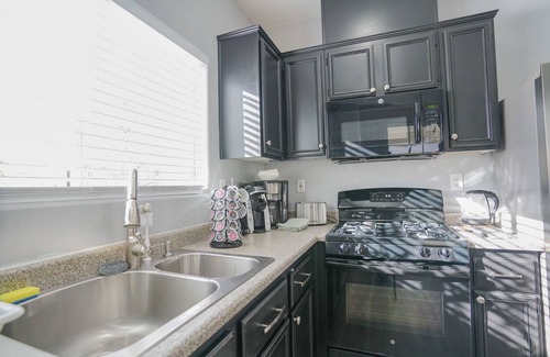 North Las Vegas Casa | 2400SqFt House 6beds 3bath Pool table BBQ