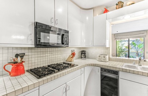 Avalon Casa | 242MAR-Golf cart, BBQ, WIFI, patio, sleeps 8.