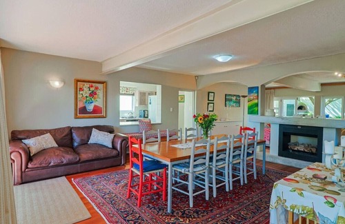 Voelklip Casa | 245 on 10th - Pet friendly, inverter, at the beach