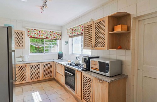 Voelklip Casa | 245 on 10th - Pet friendly, inverter, at the beach