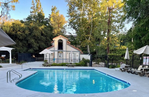 Newhall Casa | 24517 Thistle Ct Newhall, CA 91321
