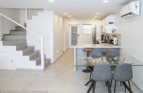 Jolly Harbour Chalet De Esquí | 247B South Finger Waterfront Villa, Jolly Harbour