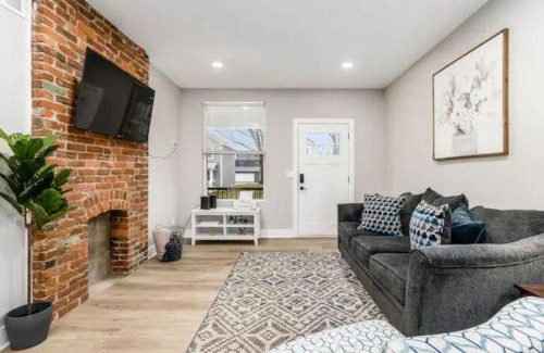 Livingston Park Casa | 25 2 homes side by side downtown with fenced yard and hot tub