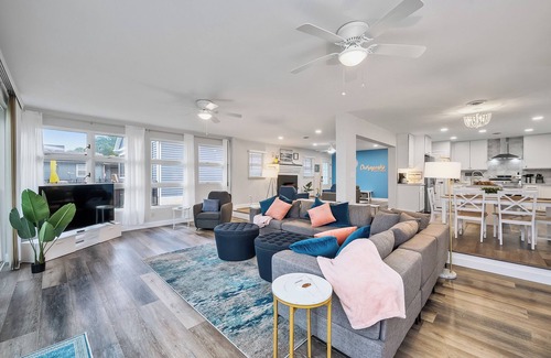 Stevensville Casa | 25-50% Off~Private Beach~Hot Tub~Fire Table~