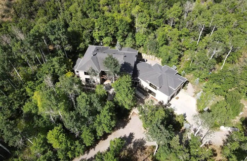 Mount Pleasant Casa | 25-Bed, Amenity-Rich Estate in a Private Forest