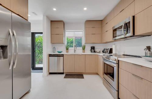 Buena Vista Casa | 25 Guests Luxury Miami House With Pool & Gazebo!