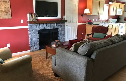 Taylorsville Cabaña | 25-Lake & Bourbon Trail Getaway