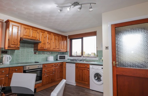 Nostie Cabaña | 25 Langlands Terrace, KYLE DE LOCHALSH