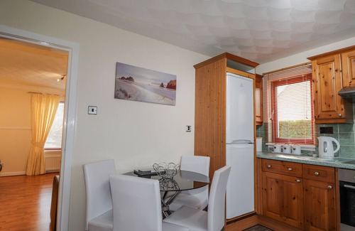 Nostie Cabaña | 25 Langlands Terrace, KYLE DE LOCHALSH