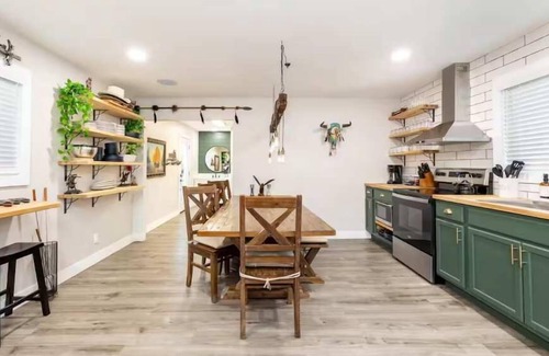 Valle Casa | Historic Luxury Retreat near Grand Canyon