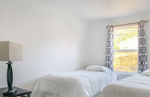 Aspen Park Casa | 25 min to Red Rocks w/ Lake View and 2 acre yard